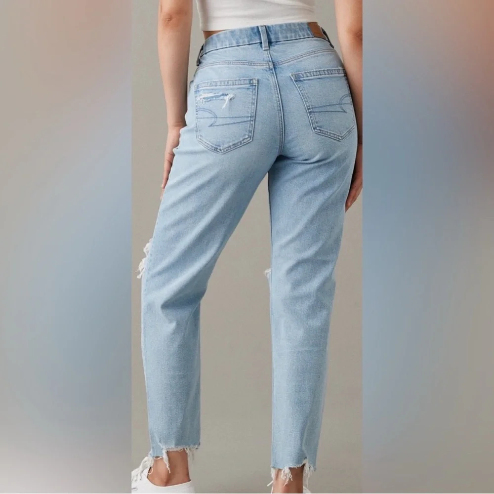 NWT American Eagle - Strigid Curvy Ripped Mom Jean - Size 18 Short - Picture 2 of 11